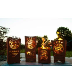 Ferrum FCB Feuerkorb Rekordmeister, Eckig, Rost, Ca. B40/H87/T40 Cm -Gardena Verkäufe 3161965 3161981 3162005 3162047 WE MO 005 FeuerkorbFeuerstelleFanFCBayernFCB 2