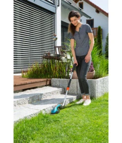 GARDENA Teleskopstiel Inkl. Räder -Gardena Verkäufe 4293213 WE MO 001 GardenaZubehoerTeleskopstielmitRaeder