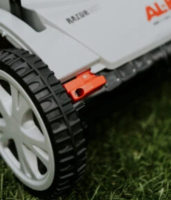 AL-KO Spindelmäher RC 38.1 HM Premium 13 AL-KO Spindelmäher RC 38.1 HM Premium -Gardena Verkäufe 6942502 WE DE 003 SpindelmaeherRazorCut