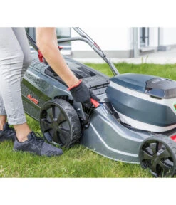 AL-KO Akku-Rasenmäher 46.2 LI SP-W Comfort, Inkl. 2 Akkus 23 AL-KO Akku-Rasenmäher 46.2 LI SP-W Comfort, Inkl. 2 Akkus -Gardena Verkäufe 6942700 WE DE 005 Akku RasenmaeherSPWComfort